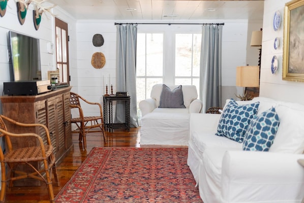 House | 3 bedrooms - Classic Lakeside Cottage Masters Rental (Modoc)