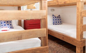 House | 3 bedrooms - Classic Lakeside Cottage Masters Rental (Modoc)