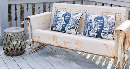 Classic Lakeside Cottage Masters Rental