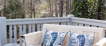 Classic Lakeside Cottage Masters Rental