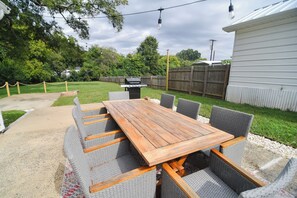 Outdoor dining - Charming Downtown Fort Mill Home w/ Large Backyard (Fort Mill)