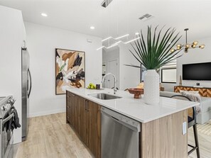 Fridge, microwave, oven, stovetop - Modern Comfort for Groups | 2 Units Side by Side | Stadiums Nearby (Tampa)