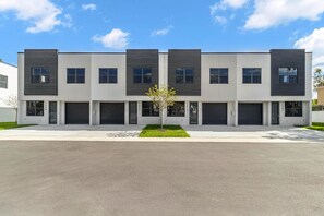 Exterior - New Specials, Ideal location for Spring Training (Tampa)