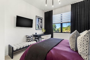 3 bedrooms, desk, iron/ironing board, free WiFi