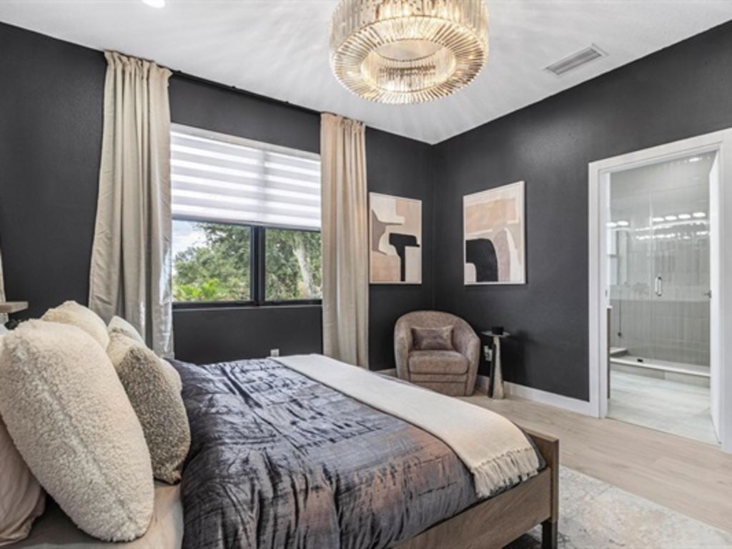 3 habitaciones, escritorio, tabla de planchar con plancha y wifi gratis 