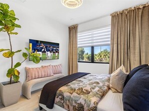3 bedrooms, desk, iron/ironing board, free WiFi