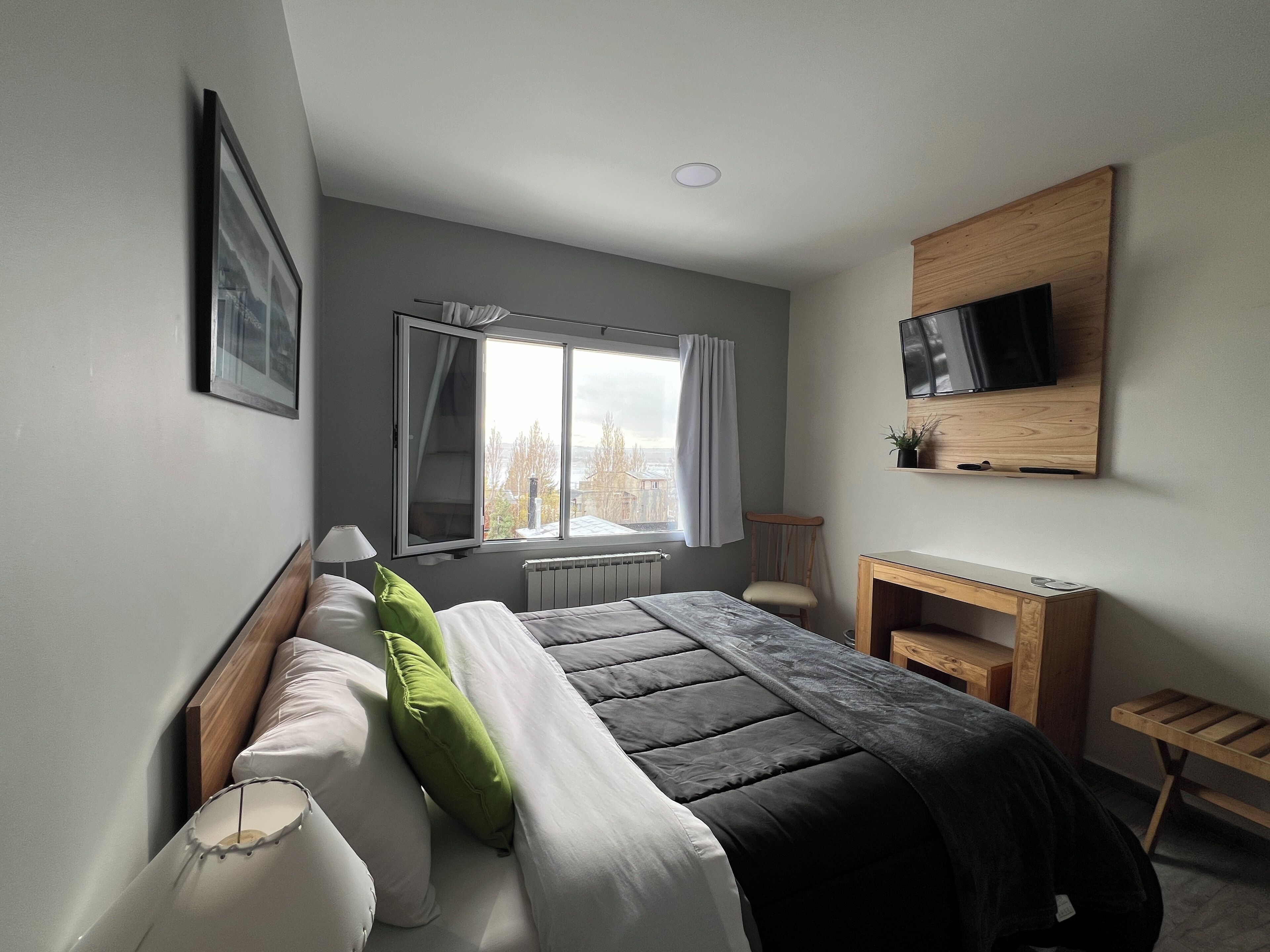 In-room safe, soundproofing, free WiFi, bed sheets