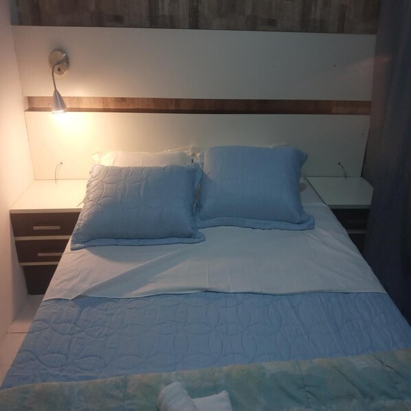 1 habitación, espacio para trabajar con laptop y wifi gratis 
