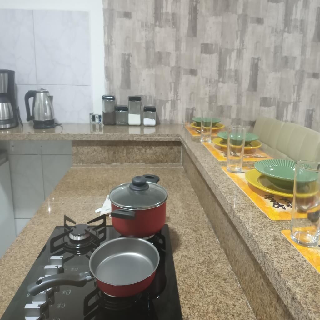 1 habitación, espacio para trabajar con laptop y wifi gratis 