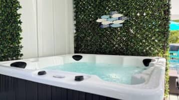 Indoor spa tub