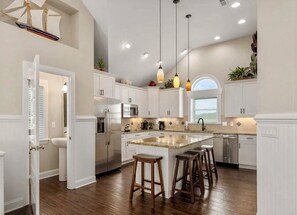 Mikrowelle, Ofen, Herdplatte, Geschirrspüler