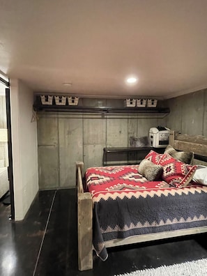 1 habitación, tabla de planchar con plancha, cuna de viaje y wifi