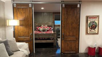 Televisión y chimenea