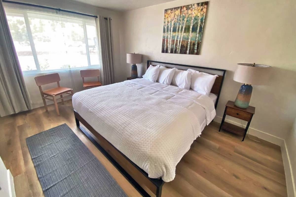 Chambre Standard, 1 très grand lit, salle de bains privée