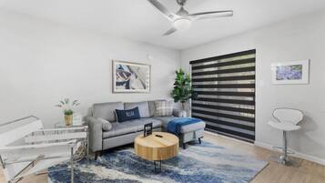TV, pebolim