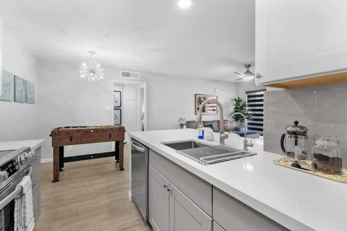 Modern, chic condo in the heart of Tempe/ASU
