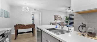 Modern, chic condo in the heart of Tempe/ASU
