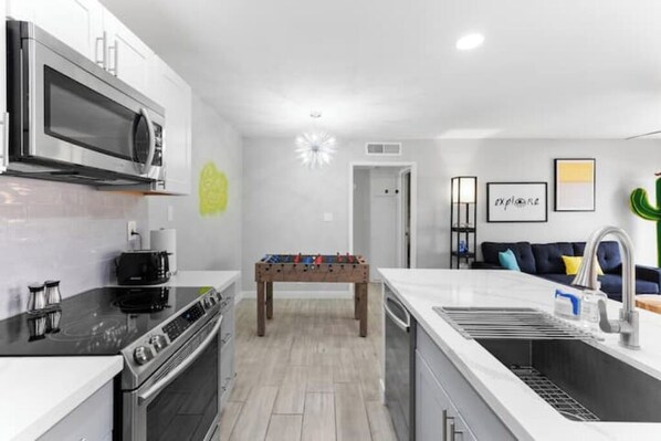 Private kitchen - Modern, stylish condo in Sun Devil Country
(Tempe)
