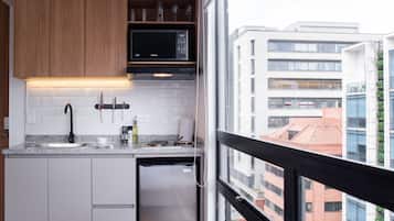Apartment (602) | Private kitchen | Fridge, cookware/dishes/utensils