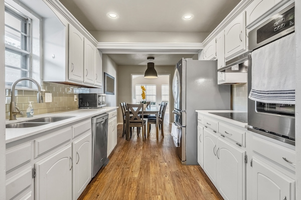 Microondas, horno, parrilla de estufa y lavavajillas