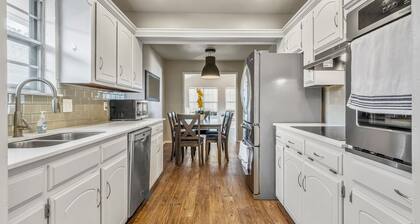 Charming 3-bedroom house central to everything in Edmond and handy to OKC