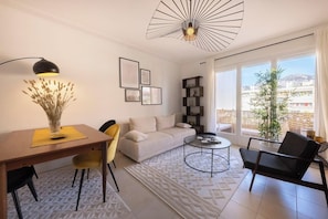 TV - 06B - Beautiful apartment with terrace sea view (Roquebrune-Cap-Martin)