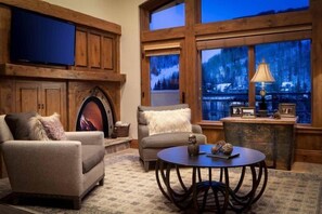 Exterior - Luxury 3 Bedroom Residence in Lionshead Village - Walk to Ski! (Vail)
