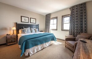 2 dormitoris, planxa i posts de planxar i un bressol de viatge 