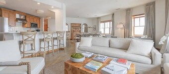 Mtn View 3BR Condo w/ Kitchen in Prime Location