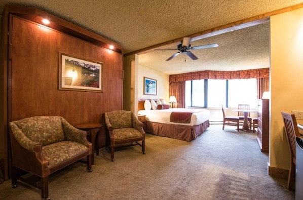 Travel crib, free WiFi, bed sheets