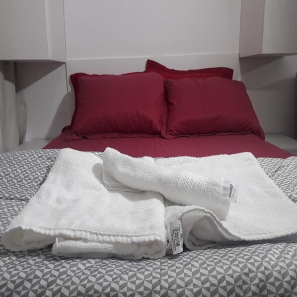 1 chambre, espace de travail pour ordinateurs portables