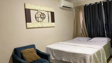 Camera Premium | Con arredamento individuale, tende oscuranti, ferro/asse da stiro