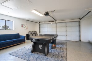 Game room - Wine Country Escape*Hot Tub*Fire Pit (Paso Robles)