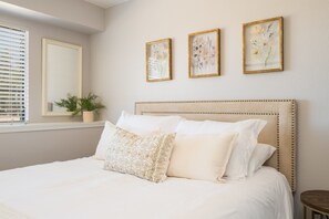 4 bedrooms, desk, iron/ironing board, travel crib - Wine Country Escape*Hot Tub*Fire Pit (Paso Robles)