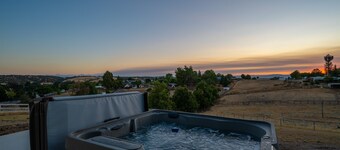 Wine Country Escape 4 BR Sleeps 11!