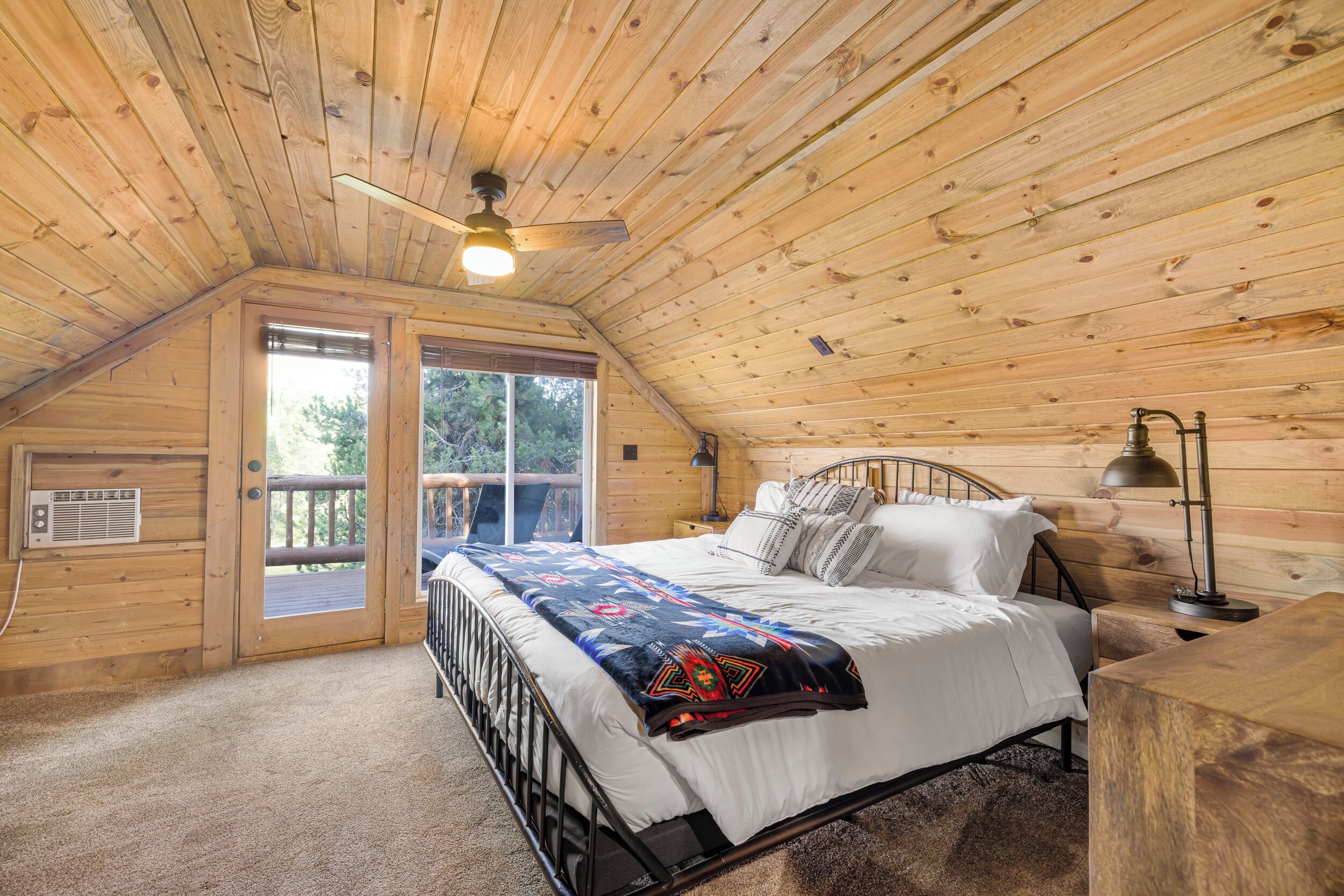 7 bedrooms, travel crib, free WiFi, bed sheets