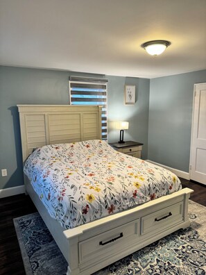 3 bedrooms, desk, iron/ironing board, travel crib