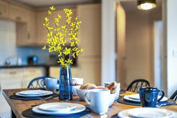 Dining - Gated FREE Parking Hatfield - Near University - Direct Trains to London (Hertfordshire)