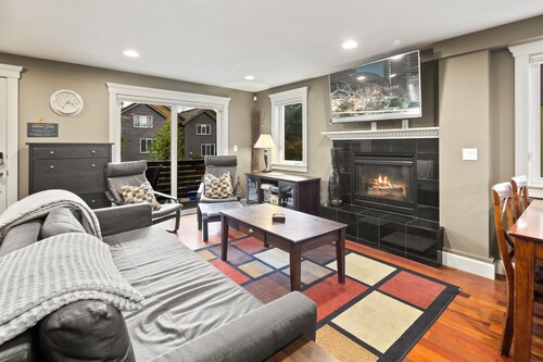 Charming 3BR Townhome near DT Seattle W/ Balcony!