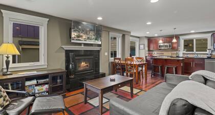 Charming 3BR Townhome near DT Seattle W/ Balcony!