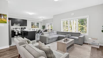 Smart-tv, pejs, videospil, bordtennisbord