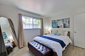 3 bedrooms, desk, iron/ironing board, free WiFi