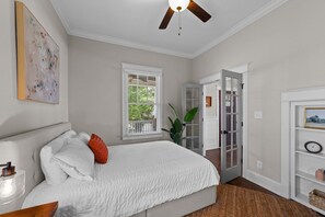 4 soverom, skrivebord, strykejern/-brett og wi-fi (inkludert)