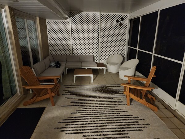 Interior - Intercostal channel house with boat dock and ping-pong table (South Daytona)