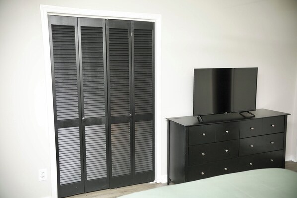 2 habitaciones, tabla de planchar con plancha y wifi gratis 