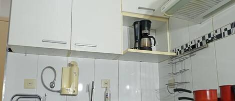 Espacio para trabajar con laptop y wifi gratis