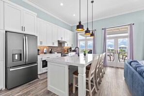 Fridge, microwave, oven, stovetop - 2024 Custom Beach house within The Shores Subdivision, 4 Bedroom 4.5 Bath, sleeps 8 (South Padre Island)