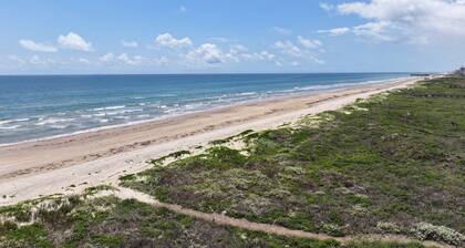2024 Custom Beach house within The Shores Subdivision, 4 Bedroom 4.5 Bath, sleeps 8
