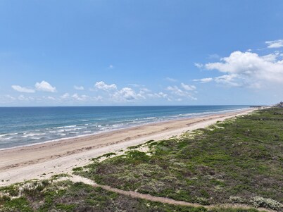 2024 Custom Beach house within The Shores Subdivision, 4 Bedroom 4.5 Bath, sleeps 8