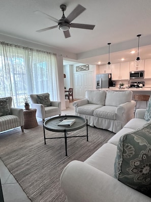 Smart TV, books - Wellen Park 2-bedroom condo Golf course pool pickleball tennis Venice North port (Venice)